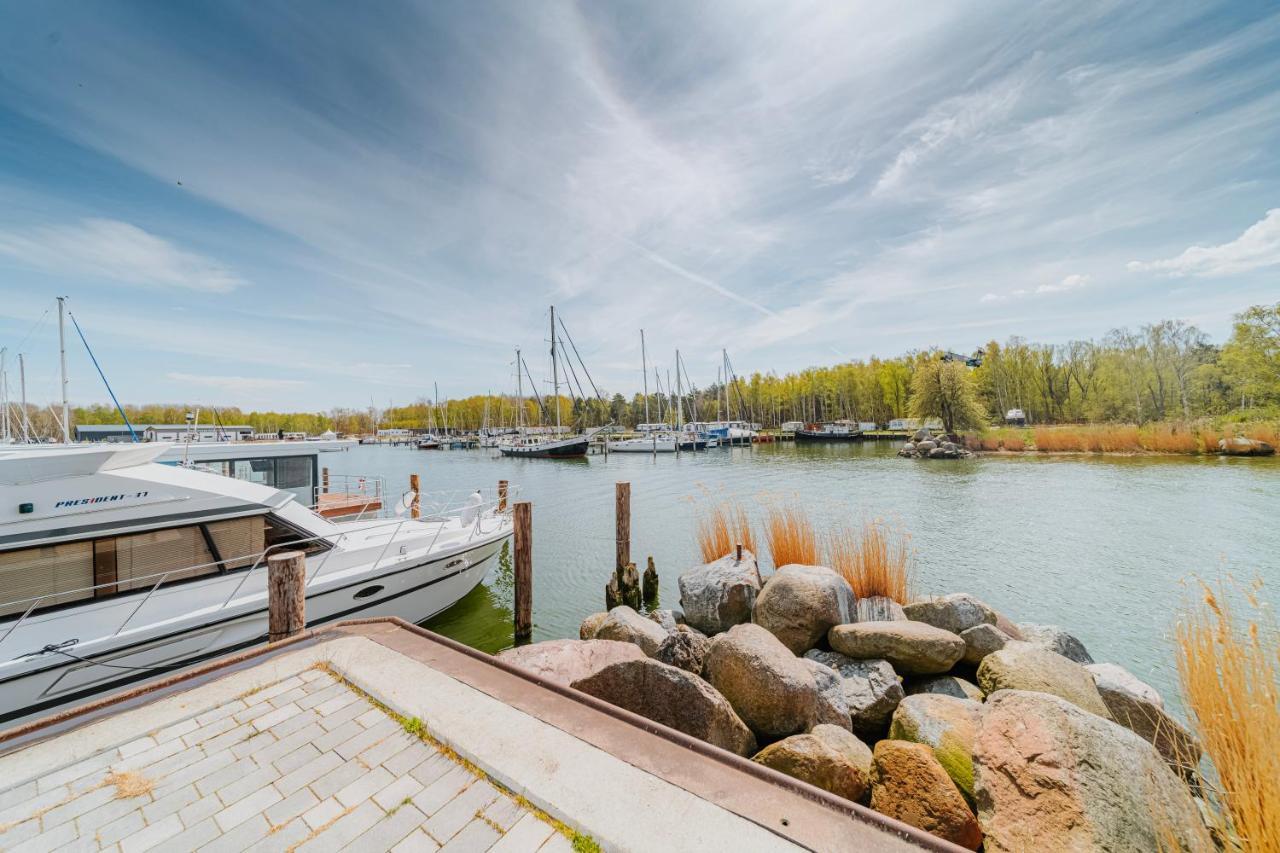 Schwimmendes Ferienhaus "Trinity" Ihr Seahome Auf Der Ostsee Peenemunde Luaran gambar